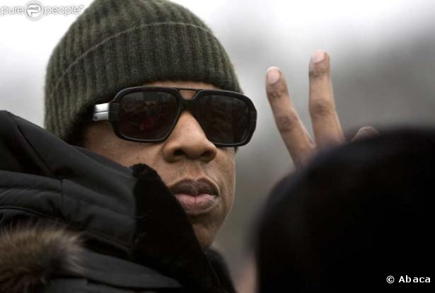 Dimanche 18 janvier 2009 : à deux jours de l'investiture de Barack Obama, un gigantesque show inaugural réunit des dizaines de stars et des centaines de milliers de fans en liesse. Jay-Z est dans la foule, pendant que sa femme Beyoncé est sur scène.<