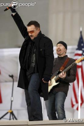 Dimanche 18 janvier 2009 : à deux jours de l'investiture de Barack Obama, un gigantesque show inaugural réunit des dizaines de stars et des centaines de milliers de fans en liesse. Bono et The Edge.