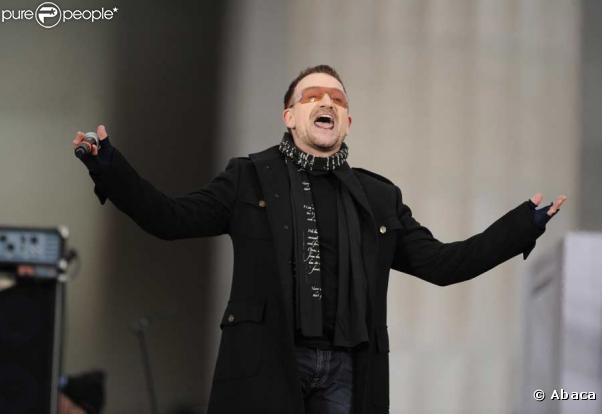 Dimanche 18 janvier 2009 : à deux jours de l'investiture de Barack Obama, un gigantesque show inaugural réunit des dizaines de stars et des centaines de milliers de fans en liesse. Bono en pleine performance.