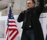Dimanche 18 janvier 2009 : à deux jours de l'investiture de Barack Obama, un gigantesque show inaugural réunit des dizaines de stars et des centaines de milliers de fans en liesse. Bono, le plus américain des Irlandais. 