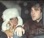 Lily Allen sort du restaurant Ivy accompagnée d'un ami. 19/01/09