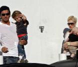 Gwen Stefani avec son mari  Gavin Rossdal   et ses deux fils   Kingston et   Zuma en janvier 2009  