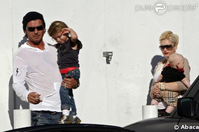 Gwen Stefani avec son mari  Gavin Rossdal   et ses deux fils   Kingston et   Zuma en janvier 2009  