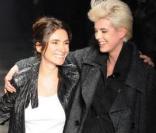 Agyness Deyn, fabuleuse au Brésil pour la Fashion Week. Ici, au défilé Ellus avec Adriana Bozon.