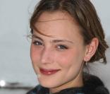 Nora Arnezeder 