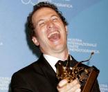 Darren Aronofsky avec son Lion d'Or pour 