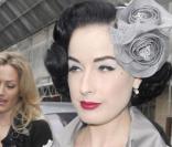 Dita Von Teese au défilé Dior (musée Rodin)