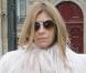 Le 26 janvier 2009, Carine Roitfeld, couverte d'un manteau style yeti, rose poudre se rend au défilé Dior.