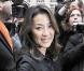 Le 26 janvier 2009, la comédienne Michelle Yeoh, dans un ensemble noir et glamour, fait son entrée au musée Rodin pour assister au défilé Dior.