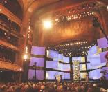 Diffusée sur France 2 puis, à partir de 1994, sur Canal +, la cérémonie des César se déroule depuis 2002 au théâtre du Châtelet. 