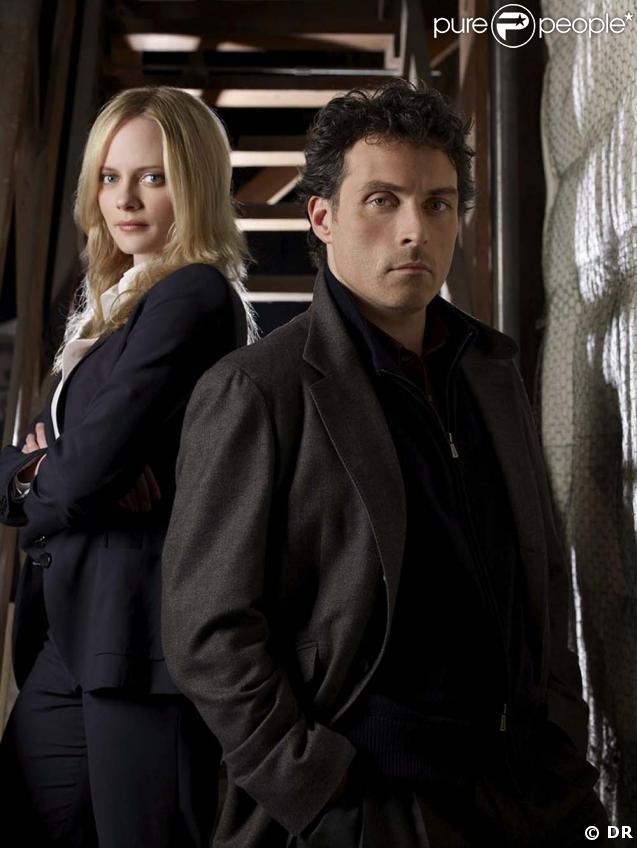 The Eleventh Hour -  Ashley Young (Marley Shelton) et Jacob Hood (Rufus Sewell) 