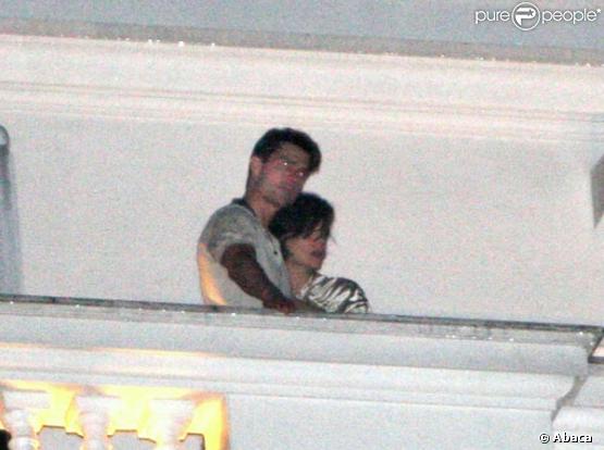 Tom Cruise et sa Katie in love sur le balcon admirant la baie de Rio