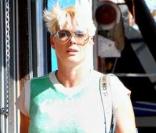 Brigitte Nielsen accompagnée de Woofy  