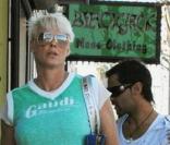 Brigitte Nielsen accompagnée de Woofy et de son cinquième mari, Mattia Dessi