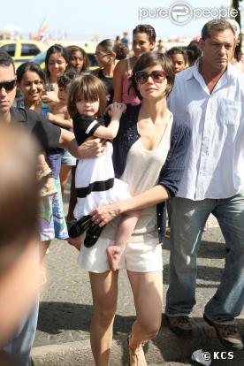 Katie Holmes et Suri Cruise à Rio. 03/02/09