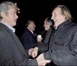 Gérard Depardieu et Alain Delon à la première de  Bernard-Henri Lévy, la déraison d'une histoire . 04/02/09