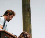 Penelope Cruz et Javier Bardem quittent l'hôtel direction la plage