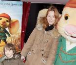 Audrey Marnay et son fils Aidyn à l'avant-première de La légende Despereaux le 8 février 2009, au Gaumont Marignan
