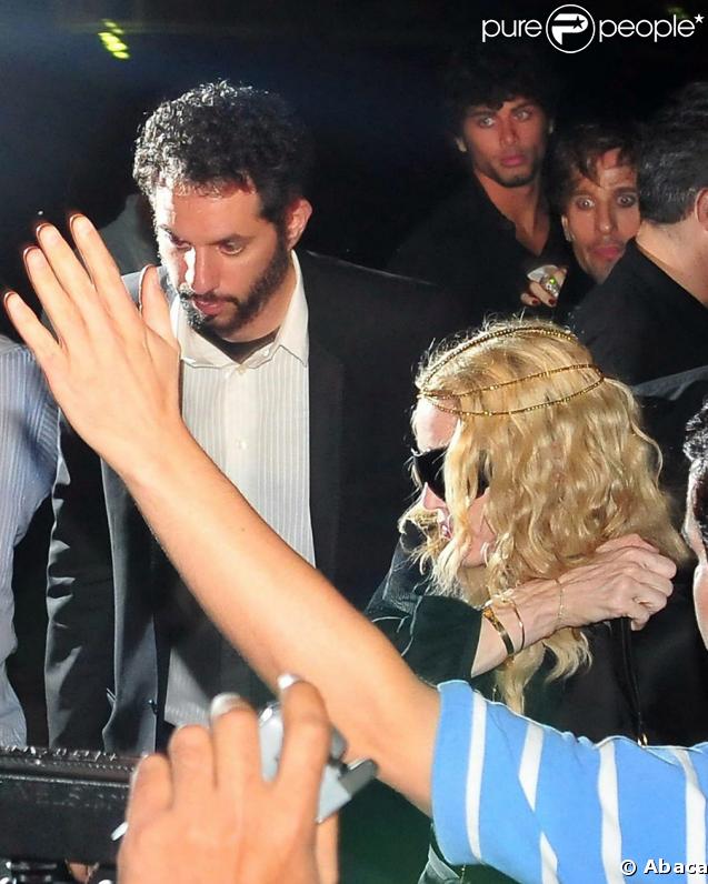 Madonna avec Jesus en fond (mais si très loin derrière !) 