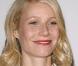 Un décoletté limite indécent Mademoiselle Paltrow ! Prenez garde de ne pas attraper froid ! 
