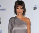 Lisa Rinna posséde ce don de mettre n\'importe quoi en valeur. Même un bout de tissus gris.<br />