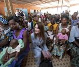 Carla Bruni au Burkina Faso, pour son premier voyage humanitaire...