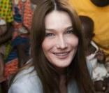 Carla Bruni au Burkina Faso, pour son premier voyage humanitaire...