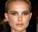 Natalie Portman, le visage en valeur avec son crâne rasé, à l'occasion du tournage de  V pour Vendetta  
