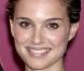 Natalie Portman, les cheveux courts et le visage épanoui, un style qui lui va bien ! 