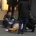 On a retrouvé Mickels, le gagnant de la Star Ac', et il fait la manche dans la rue ! Regardez !