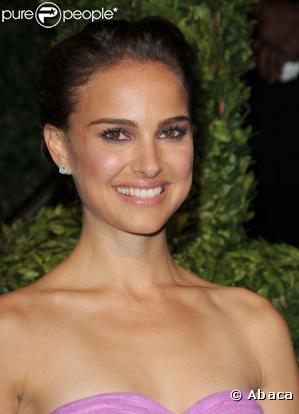 Natale Portman pose à la soirée Vanity-Fair (soirée post-Oscars)