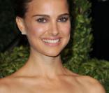 Natale Portman pose à la soirée Vanity-Fair (soirée post-Oscars)