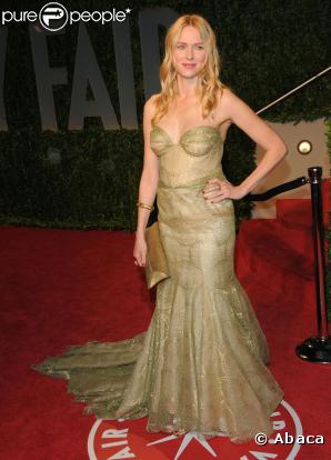 Naomi Watts pose à la soirée Vanity-Fair (soirée post-Oscars)