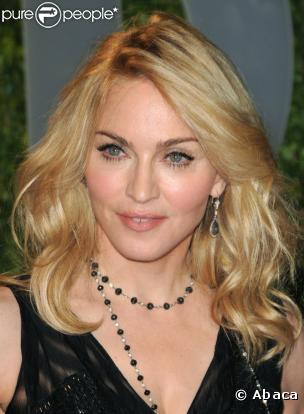 Madonna pose à la soirée Vanity-Fair (soirée post-Oscars)