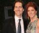 Debra Messing pose à la soirée Vanity-Fair (soirée post-Oscars) avec son mari 