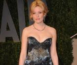 Elizabeth Banks pose à la soirée Vanity-Fair (soirée post-Oscars)
