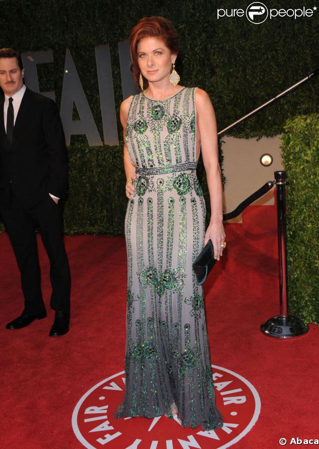 Debra Messing pose à la soirée Vanity-Fair (soirée post-Oscars)
