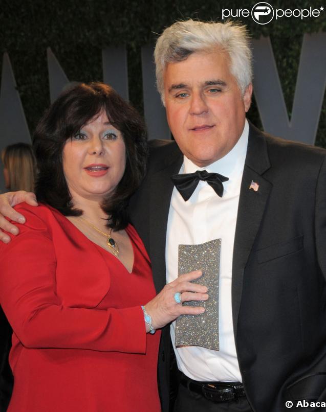 Le célèbre présentateur Jay Leno et sa femme posent à la soirée Vanity-Fair (soirée post-Oscars)