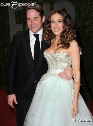 Sarah Jessica Parker et son mari Matthew Broderick posent à la soirée Vanity-Fair (soirée post-Oscars)