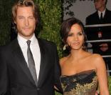 Halle Berry et Gabriel Audry posent à la soirée Vanity-Fair (soirée post-Oscars)