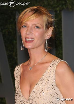 Uma Thurman pose pour la soirée Vanity Fair (post-Oscars)