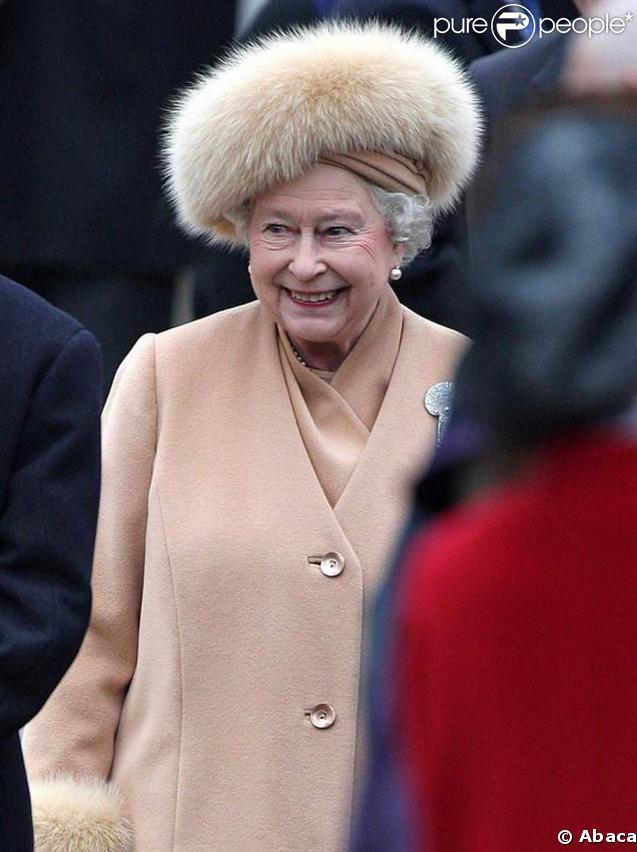 Elizabeth II à l'inauguration du mémorial pour la reine-mère. 24/02/09