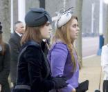 Les princesses Eugenie et Beatrice à l'inauguration du mémorial pour la reine-mère. 24/02/09