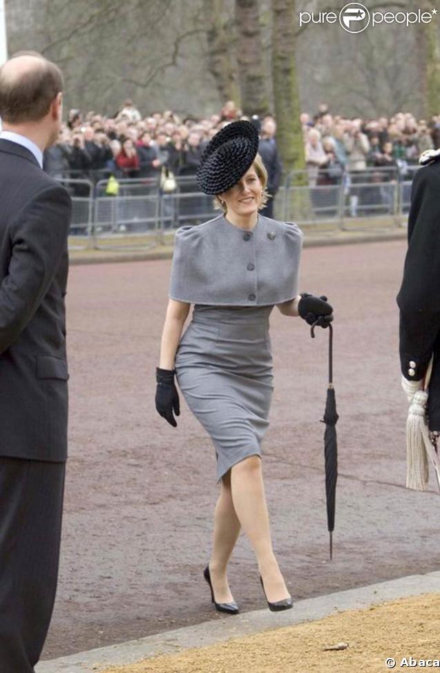 La femme du prince Edward à l'inauguration du mémorial pour la reine-mère. 24/02/09