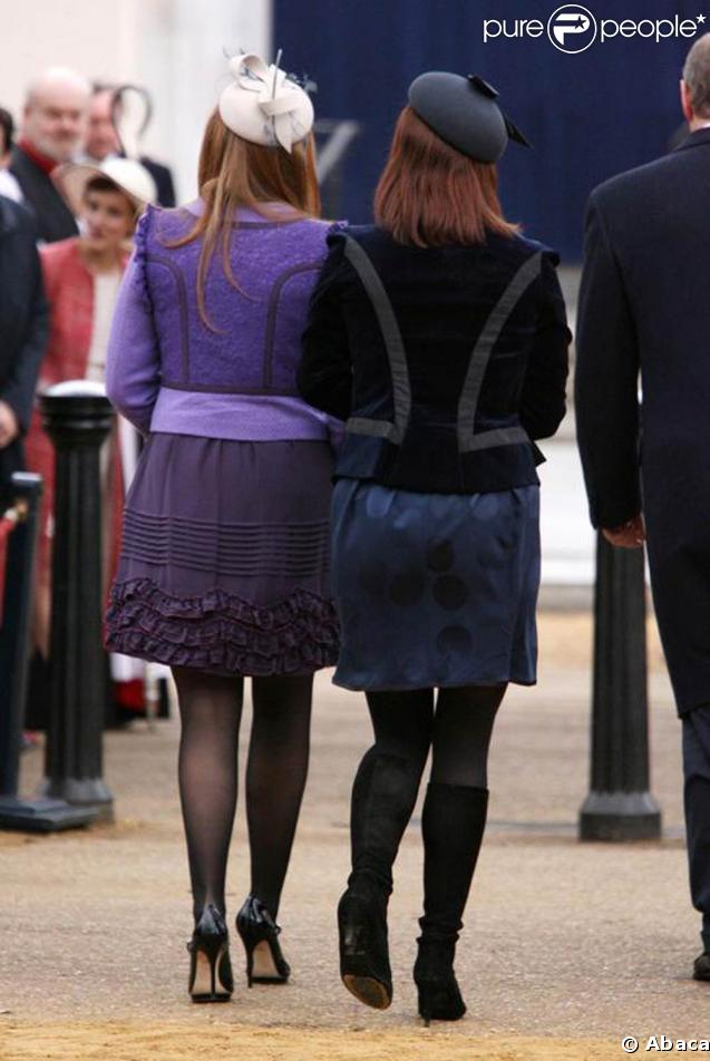 Les princesses Eugenie et Beatrice à l'inauguration du mémorial pour la reine-mère. 24/02/09