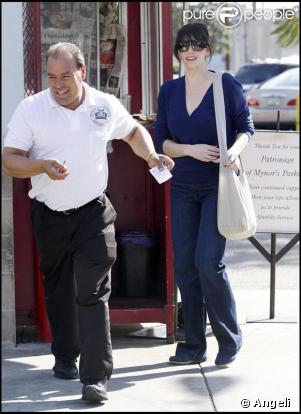Liv Tyler sort d'un déjeuner dans les rues de Los Angeles