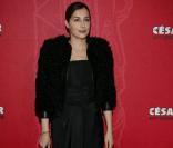 Amira Casar au théâtre du Chatelet pour la cérémonie des César 2009 : jolie robe ! 