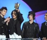 Les BB Brunes en direct du Zénith pour recevoir leur Victoire