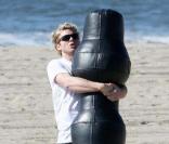 Spencer Pratt en pleine séance de sport sur la plage de Malibu le 18 février 2009. 