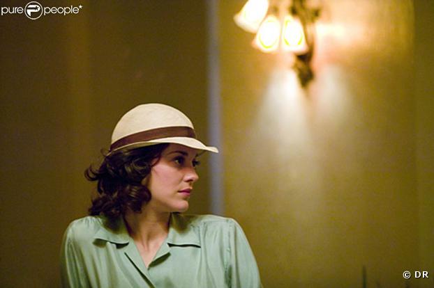 Marion Cotillard, sublime en gravure des années trente, est Billie Frechette, dans "Public Enemies" de Michael Mann, dans les salles françaises le 24 juin !
